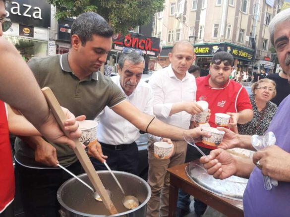 Zafer Caddesinde Kırıkkaleli Hemşehrilerimize Aşure Dağıttık